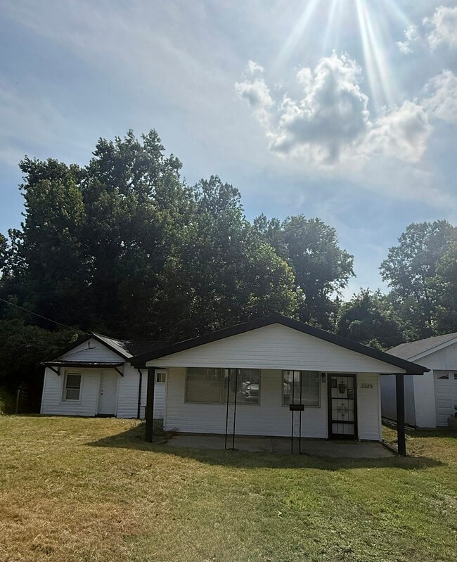 Building Photo - 1225 Buckley Ave