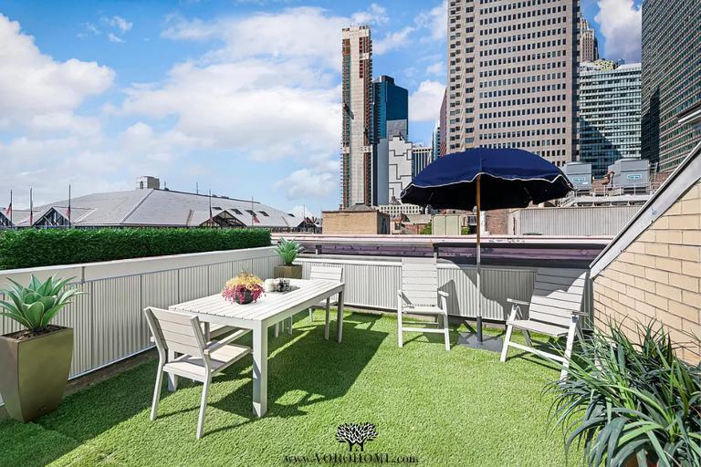 Building Photo - 136 Beekman St