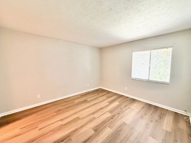 Building Photo - ** ABACO BAY ** 2 BED / 2 BATH CONDO - BAY...