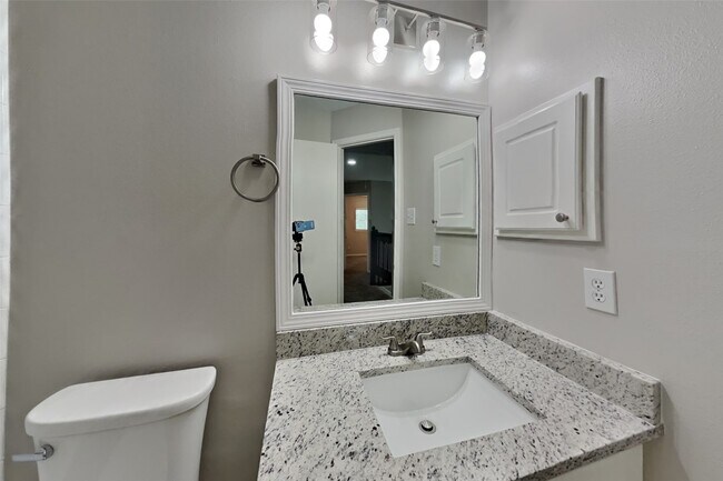 Building Photo - 1622 Sandy Park Dr