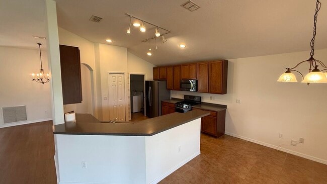 Building Photo - 515 South Valencia Cir SW