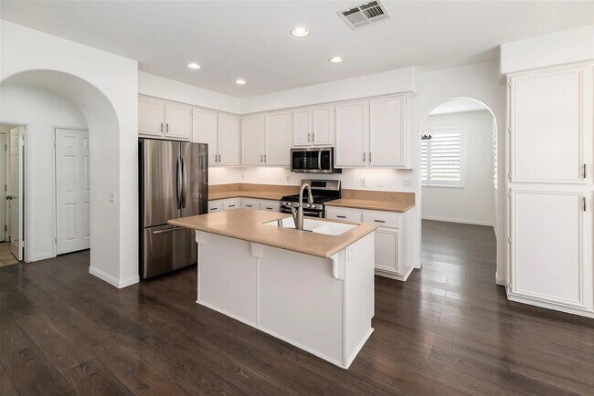 Building Photo - 6081 Paseo Monona