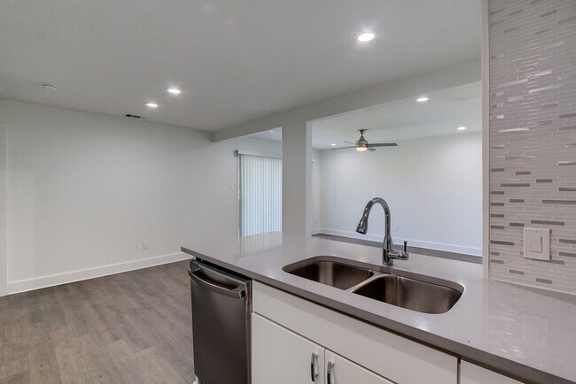 Building Photo - K074 - Malaga #408