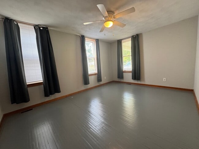 Building Photo - Cozy Comfort: 2 Bed, 1 Bath Home with Spac...