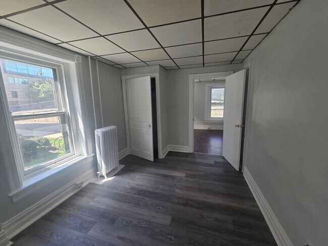 Building Photo - 450-452 W Maple St