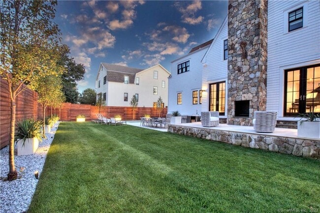 Building Photo - 18 Danbury Ave