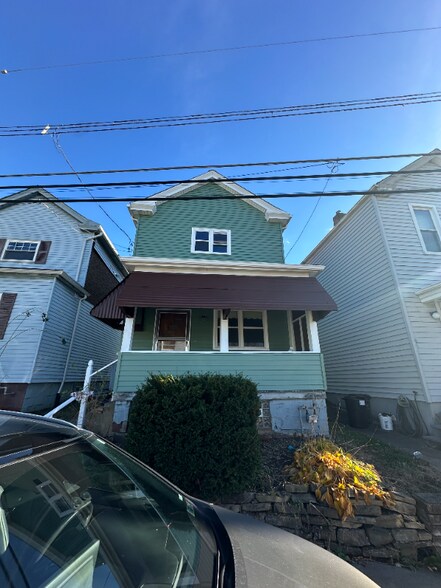 Primary Photo - 129 Frank St