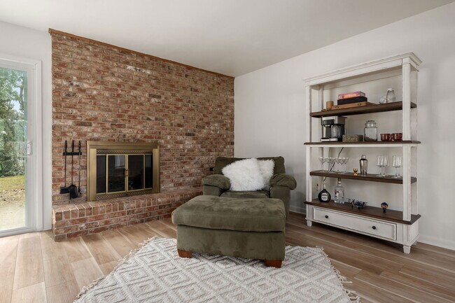 Building Photo - 510 Sioux Cir