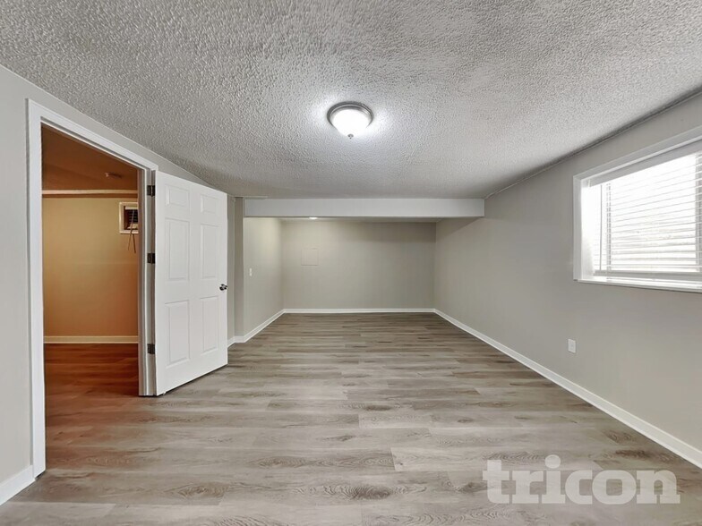 Building Photo - 12981 Knight Ct