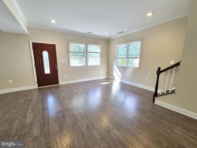 Building Photo - 7122 Oak Ridge Rd
