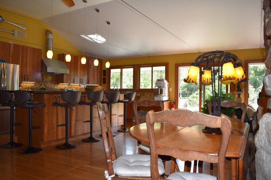 Building Photo - 336 Chunns Cove Rd