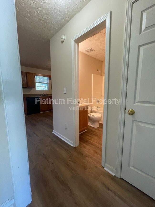 Building Photo - 9260 Golf View Dr