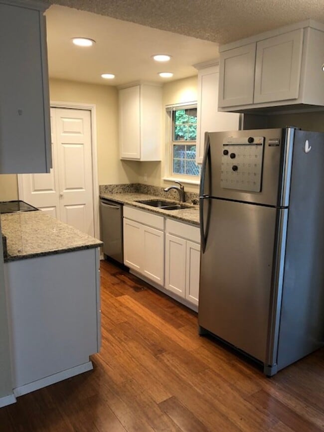 Building Photo - 118000