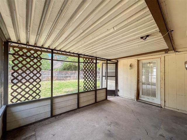 Building Photo - 1425 E Windsor Dr