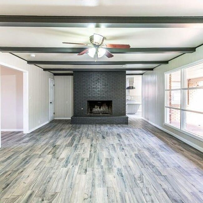 Building Photo - Room to Grow! Spacious, Remodeled 3/2/2 in Great Location!