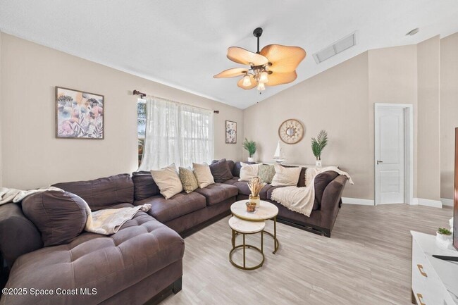 Building Photo - 2631 Canterbury Cir