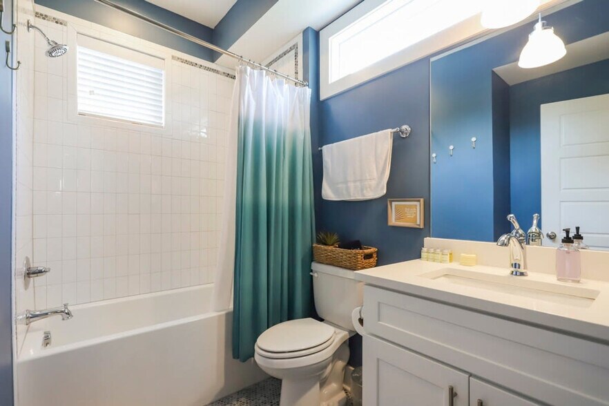 Building Photo - 2208 Elliott Ave