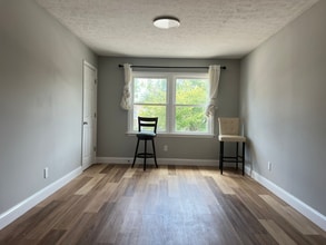 Building Photo - 614 37th Ave N