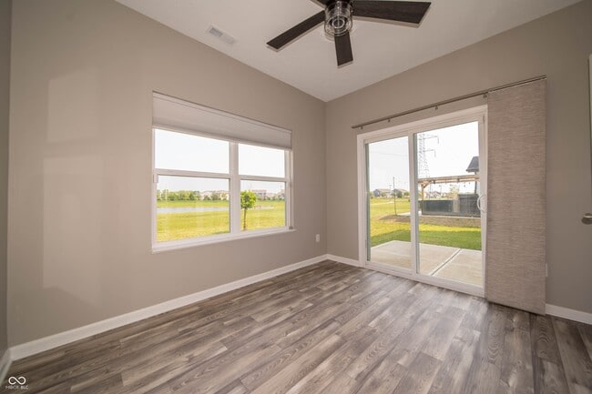 Building Photo - 7062 English Oak Dr