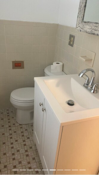 Building Photo - 39 Glenville Ave