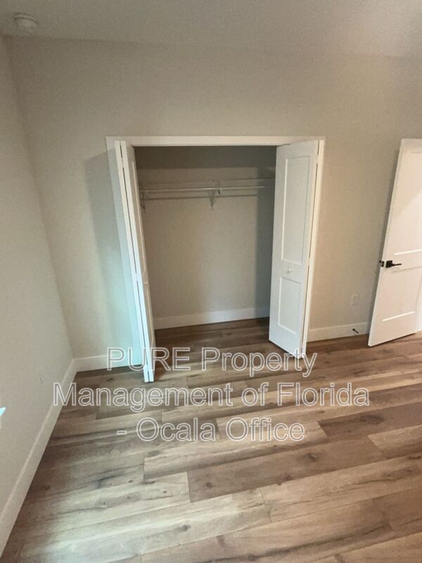 Building Photo - 2635 NE 37th Place Rd