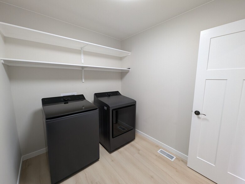 Laundry Room - 1983 S Alliance Country Dr