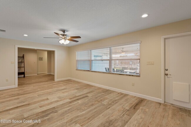 Building Photo - 215 S Robert Way