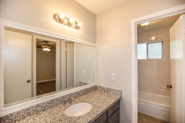 Building Photo - 802 Wavecrest Ln