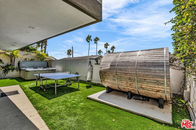 Building Photo - 703 N Lucia Ave