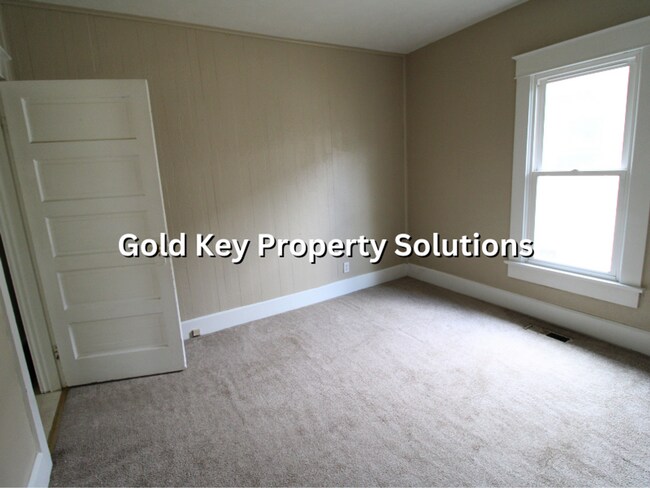 Building Photo - Attractive 2 BR 1 BA House with Central Air and Huge Front Porch (SECTION 8 APPROVED)