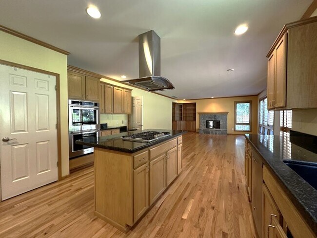Building Photo - Luxury living in Gig Harbor!