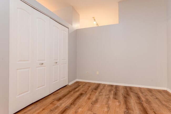 Building Photo - 208 W Washington St