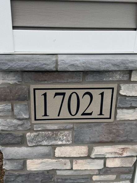 Building Photo - 17021 Persimmon Ln