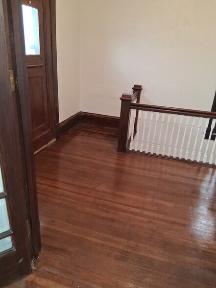 Building Photo - 690 E Utica St