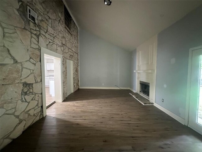 Building Photo - 2372 Hazel Ave