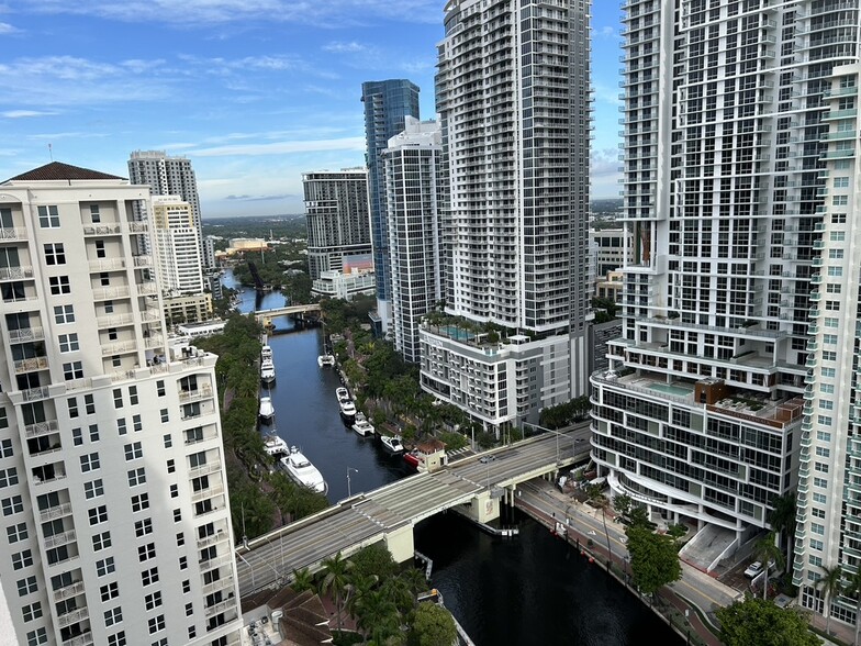 Building Photo - 511 SE 5th Ave