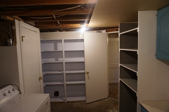 Building Photo - Bountiful 3 Bedroom 2 Bath Home