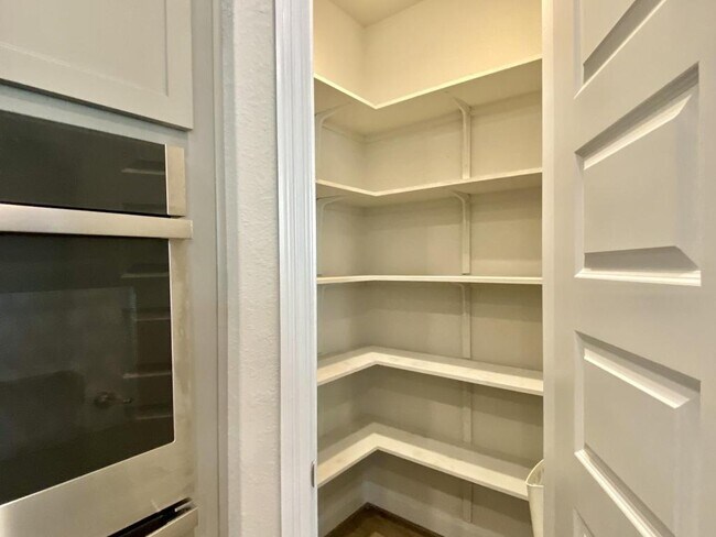 Building Photo - 24914 Resort Pkwy