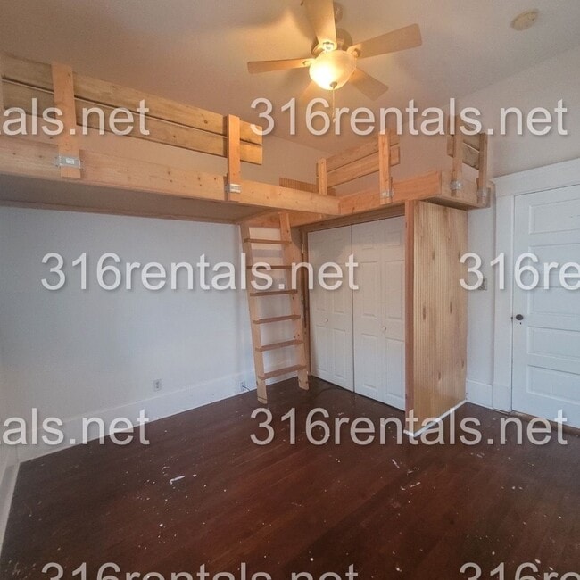 Building Photo - 3 bed 1 bath - $950 - Single Family Home