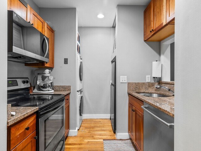 Building Photo - 19 Greenwich Pk