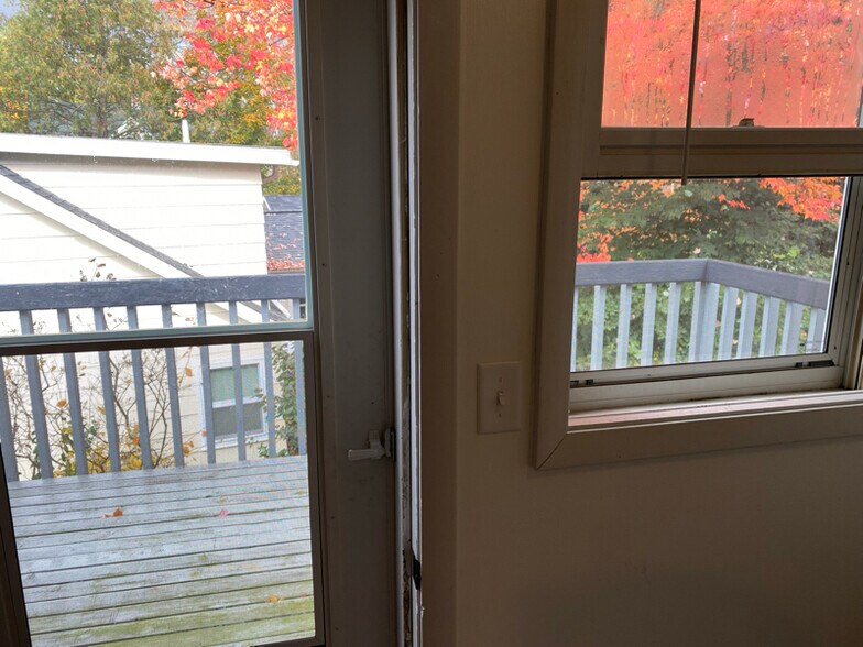 Building Photo - 902 Townline Rd