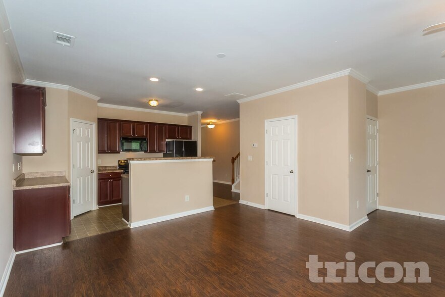 Building Photo - 3364 Estes Dr