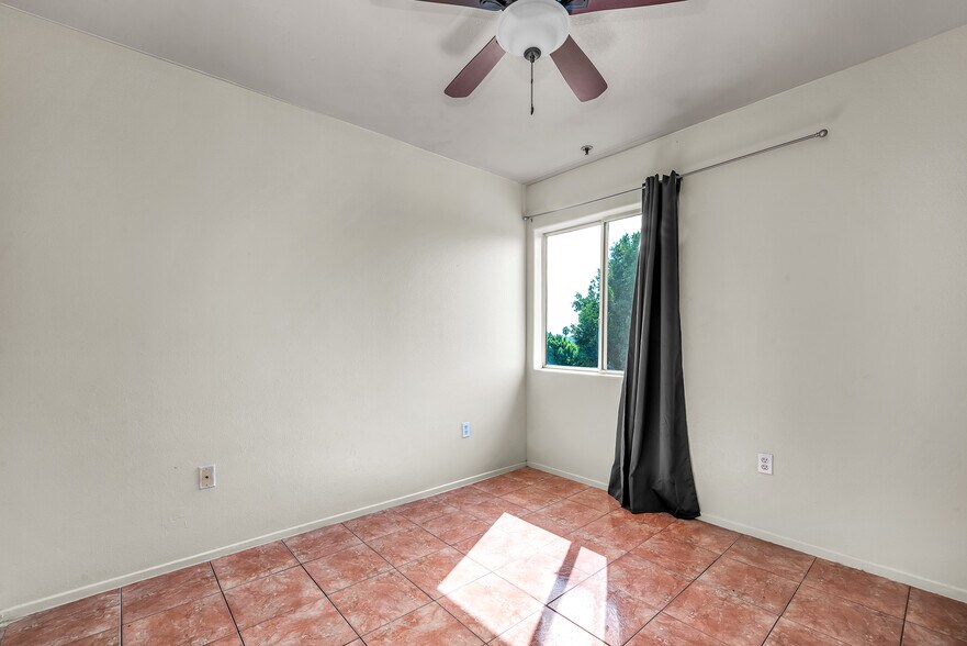 Building Photo - 5231 Huntington Dr N