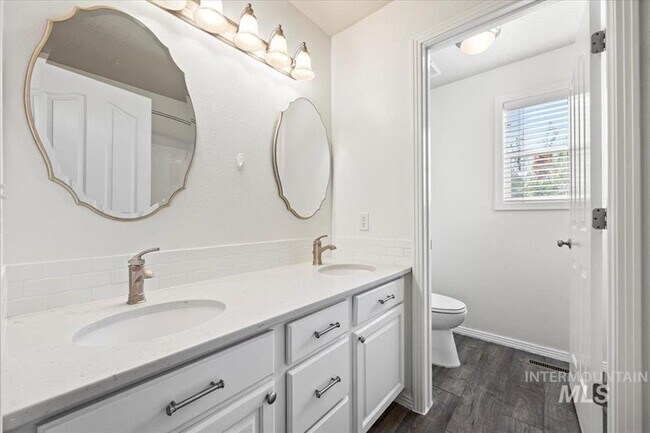 Building Photo - Great 4 bedroom plus bonus room
