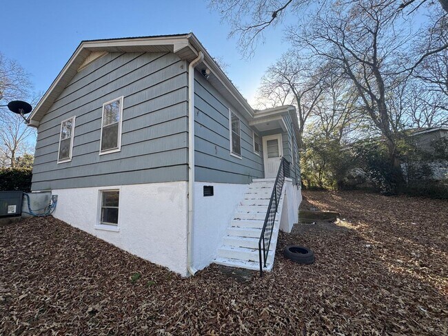 Building Photo - Newly Renovated Home in Florence!!