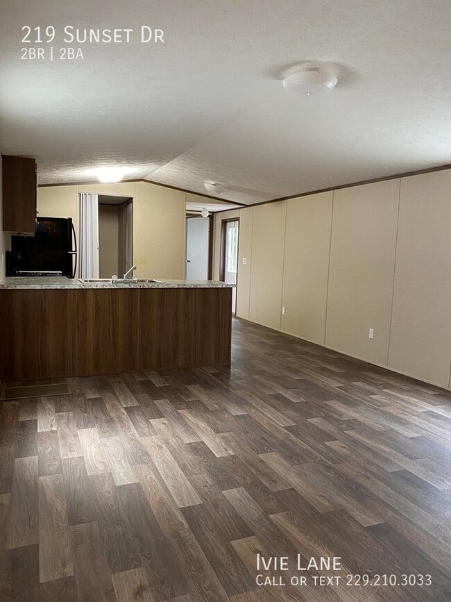 Building Photo - 219 Sunset Dr