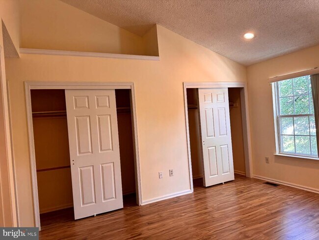Building Photo - 57 Columbus Dr