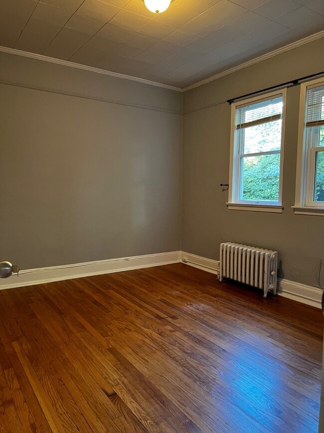 Building Photo - 576 Warburton Ave