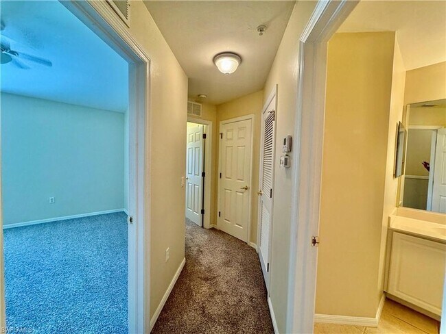 Building Photo - 860 Hampton Cir