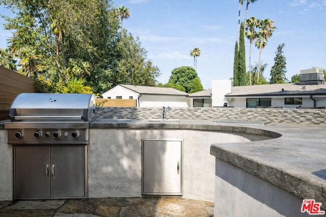 Building Photo - 6329 Jumilla Ave